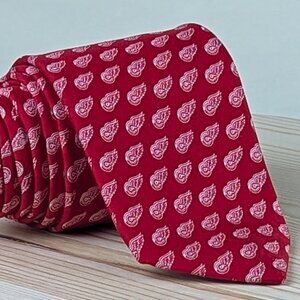Vineyard Vines Detroit Red Wings Tie Mens Red Silk Custom Collection New